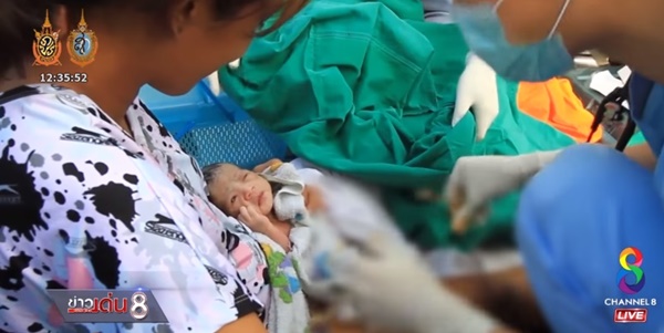 คลอดลูกบนรถ คลอดลูกบนรถ