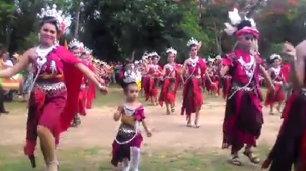 หนูน้อยวาดลีลาเซิ้งสุดม่วน หนูน้อยวาดลีลาเซิ้งสุดม่วน