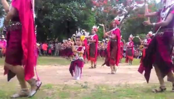 หนูน้อยวาดลีลาเซิ้งสุดม่วน หนูน้อยวาดลีลาเซิ้งสุดม่วน