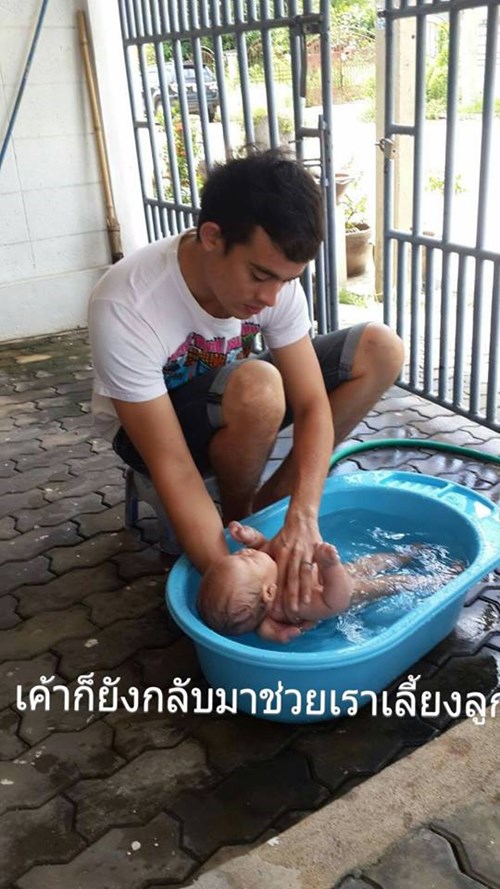 คุณแม่ยังสาวต้องกลายเป็นหัวหน้าครอบครัว คุณแม่ยังสาวต้องกลายเป็นหัวหน้าครอบครัว