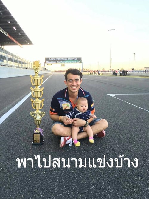 คุณแม่ยังสาวต้องกลายเป็นหัวหน้าครอบครัว คุณแม่ยังสาวต้องกลายเป็นหัวหน้าครอบครัว