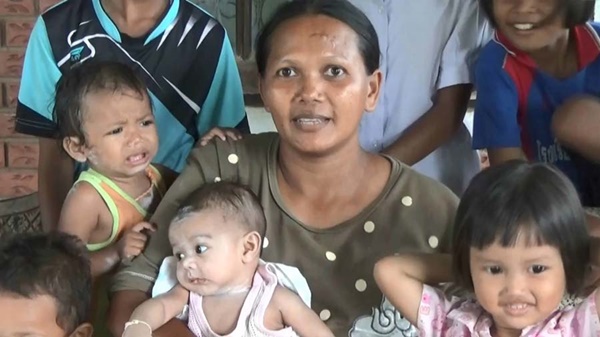 ณแม่ลูกดกชาวตรัง ที่มีลูกมากถึง 15 คน ณแม่ลูกดกชาวตรัง ที่มีลูกมากถึง 15 คน