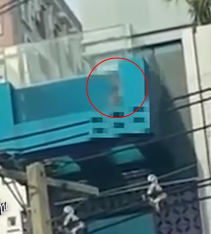 มีเพศสัมพันธ์กันในสระว่ายน้ำชั้นดาดฟ้า มีเพศสัมพันธ์กันในสระว่ายน้ำชั้นดาดฟ้า