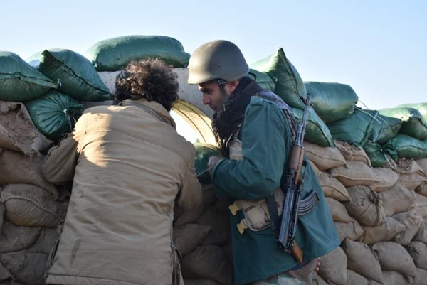 2 หนุ่มดื่มหนักเมาปลิ้น ตื่นมาอีกที ไปโผล่ในแนวรบที่อิรัก 2 หนุ่มดื่มหนักเมาปลิ้น ตื่นมาอีกที ไปโผล่ในแนวรบที่อิรัก