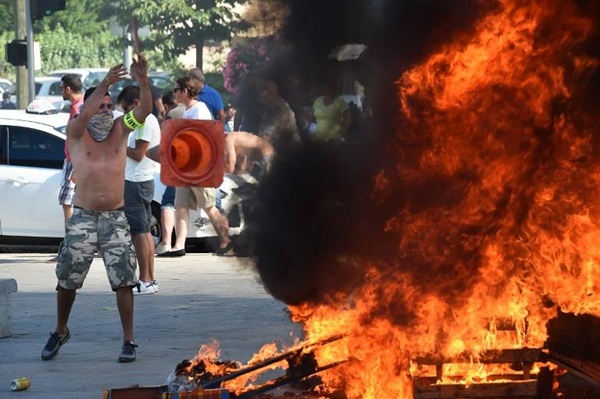 แท็กซี่อูเบอร์ในฝรั่งเศสประท้วงรุนแรง ทางการสั่งปิดบริการด่วน แท็กซี่อูเบอร์ในฝรั่งเศสประท้วงรุนแรง ทางการสั่งปิดบริการด่วน