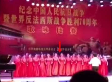 อีกแล้ว ! เวทีประสานเสียงจีนถล่ม ทำเอานักร้องหายวับกลางเวที อีกแล้ว ! เวทีประสานเสียงจีนถล่ม ทำเอานักร้องหายวับกลางเวที