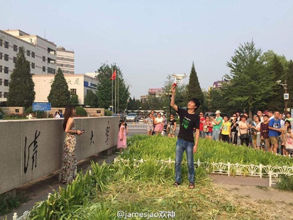 หนุ่มกะเซอร์ไพรส์ใช้โดรนขอสาวแต่งงาน หนุ่มกะเซอร์ไพรส์ใช้โดรนขอสาวแต่งงาน