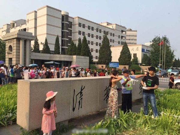 หนุ่มกะเซอร์ไพรส์ใช้โดรนขอสาวแต่งงาน หนุ่มกะเซอร์ไพรส์ใช้โดรนขอสาวแต่งงาน