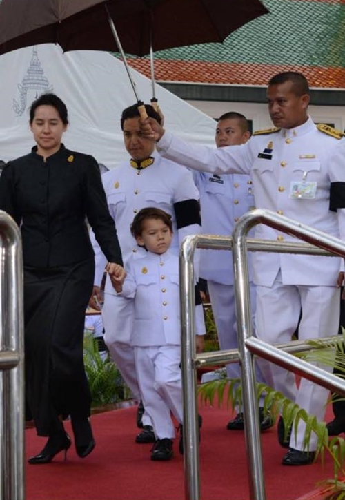 คุณพลอยไพลิน เจนเซน คุณพลอยไพลิน เจนเซน