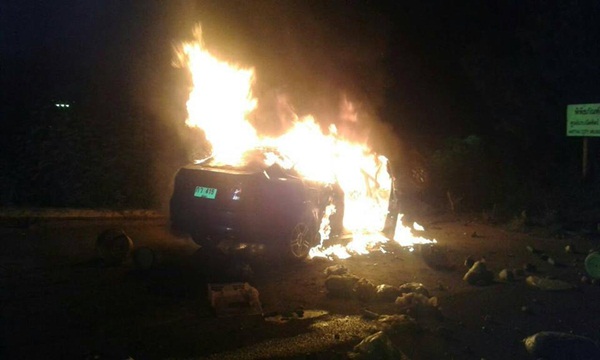 สาวก้มเก็บโทรศัพท์ขณะขับรถ เสียหลักพุ่งชน-ไฟลุกท่วมทั้งคัน สาวก้มเก็บโทรศัพท์ขณะขับรถ เสียหลักพุ่งชน-ไฟลุกท่วมทั้งคัน