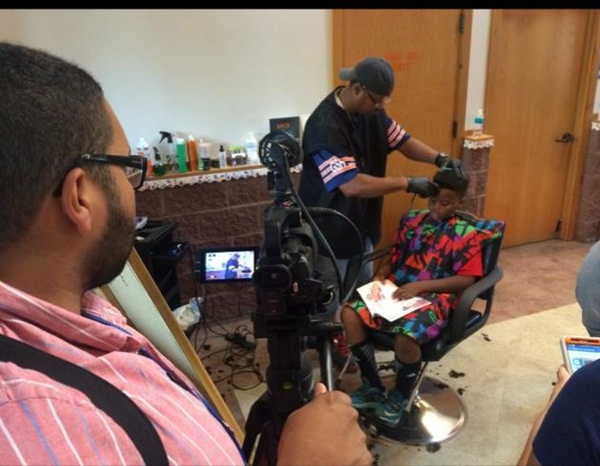 หนุ่มใจบุญ ตัดผมเด็กฟรีไม่คิดเงิน หนุ่มใจบุญ ตัดผมเด็กฟรีไม่คิดเงิน