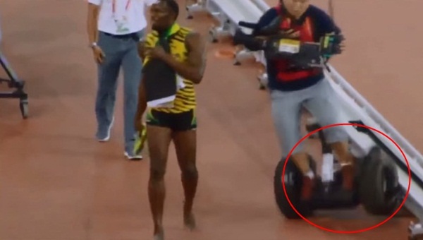 ยูเซน โบลต์ ถูกตากล้องชนล้มก้นจ้ำเบ้า ยูเซน โบลต์ ถูกตากล้องชนล้มก้นจ้ำเบ้า