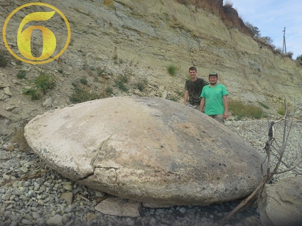 พบหินทรงจานบิน เชื่อเป็นซาก UFO เก่าแก่อายุกว่าล้านปี พบหินทรงจานบิน เชื่อเป็นซาก UFO เก่าแก่อายุกว่าล้านปี