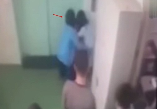 พนักงานหนุ่มพยายามข่มขืนสาวในออฟฟิศ พนักงานหนุ่มพยายามข่มขืนสาวในออฟฟิศ