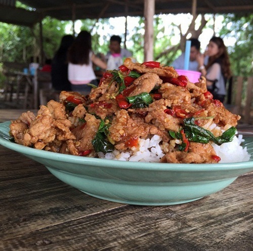 ร้านอาหารตามสั่งเมืองโคราช ให้เยอะล้นจาน ร้านอาหารตามสั่งเมืองโคราช ให้เยอะล้นจาน