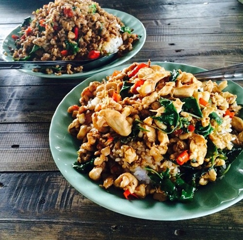 ร้านอาหารตามสั่งเมืองโคราช ให้เยอะล้นจาน ร้านอาหารตามสั่งเมืองโคราช ให้เยอะล้นจาน