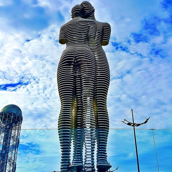 อนุสาวรีย์แห่งตำนานรักเศร้า อนุสาวรีย์แห่งตำนานรักเศร้า