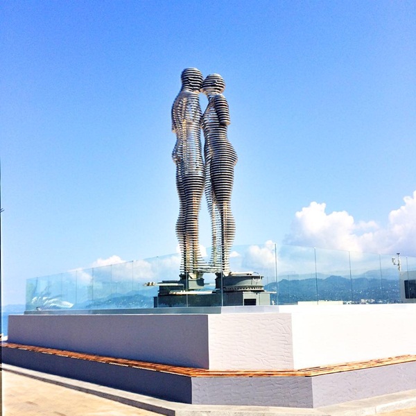 อนุสาวรีย์แห่งตำนานรักเศร้า อนุสาวรีย์แห่งตำนานรักเศร้า