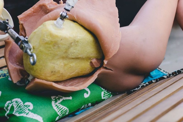 จับตุ๊กตายางมาชำแหละ จับตุ๊กตายางมาชำแหละ