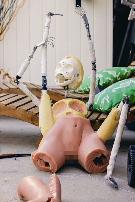 จับตุ๊กตายางมาชำแหละ จับตุ๊กตายางมาชำแหละ