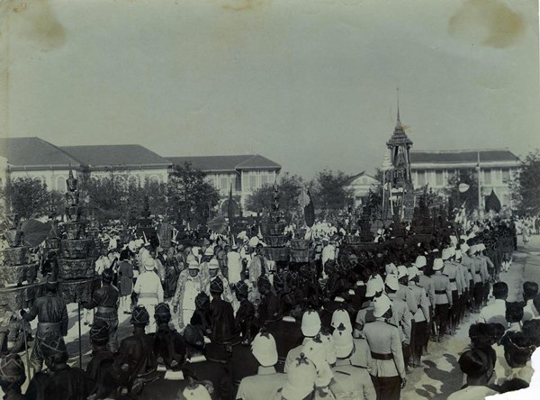 นางร้องไห้ ในราชสำนัก นางร้องไห้ ในราชสำนัก