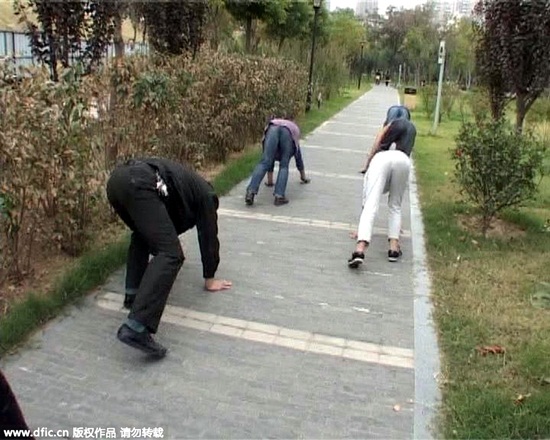 เดินสี่เท้าออกกำลังกาย เดินสี่เท้าออกกำลังกาย