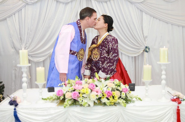 ทหารมะกันแสบหลอกสาวเกาหลีแต่งงาน ทหารมะกันแสบหลอกสาวเกาหลีแต่งงาน