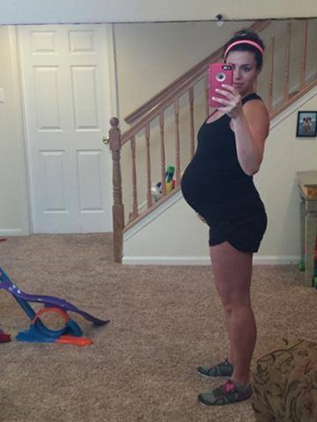 แฝดสาวคู่นี้ตั้งท้องพร้อมกัน แฝดสาวคู่นี้ตั้งท้องพร้อมกัน