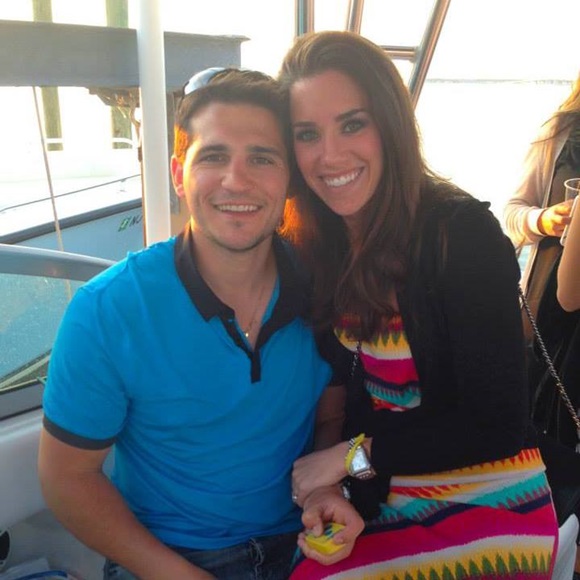 แฝดสาวคู่นี้ตั้งท้องพร้อมกัน แฝดสาวคู่นี้ตั้งท้องพร้อมกัน