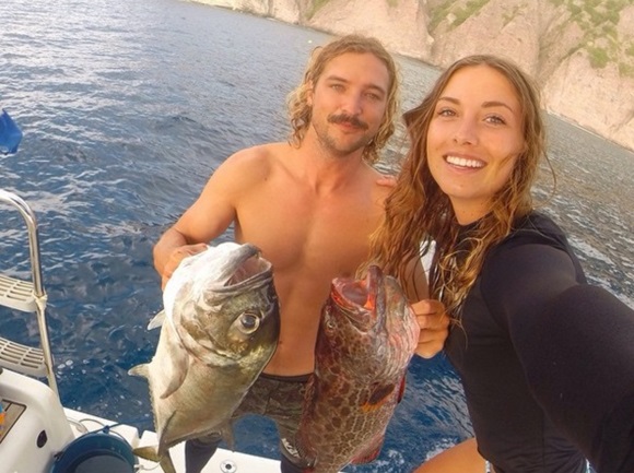 คู่รักล่องเรือรอบโลก คู่รักล่องเรือรอบโลก