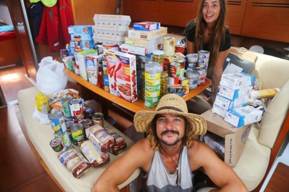 คู่รักล่องเรือรอบโลก คู่รักล่องเรือรอบโลก