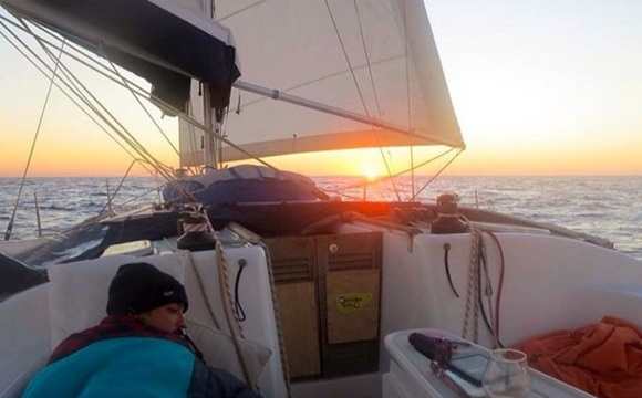 คู่รักล่องเรือรอบโลก คู่รักล่องเรือรอบโลก