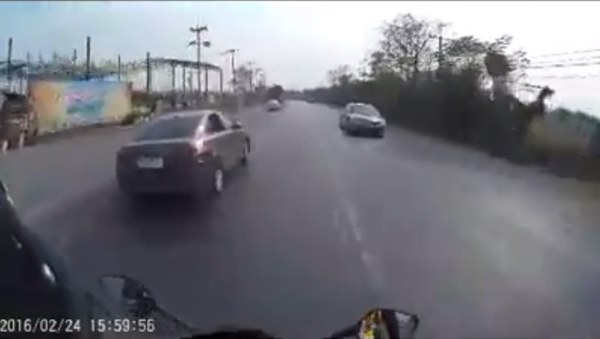 คลิปตำรวจไล่จับคนร้ายหนีด่าน คลิปตำรวจไล่จับคนร้ายหนีด่าน