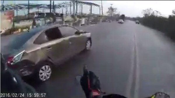 คลิปตำรวจไล่จับคนร้ายหนีด่าน คลิปตำรวจไล่จับคนร้ายหนีด่าน