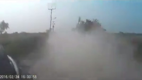 คลิปตำรวจไล่จับคนร้ายหนีด่าน คลิปตำรวจไล่จับคนร้ายหนีด่าน