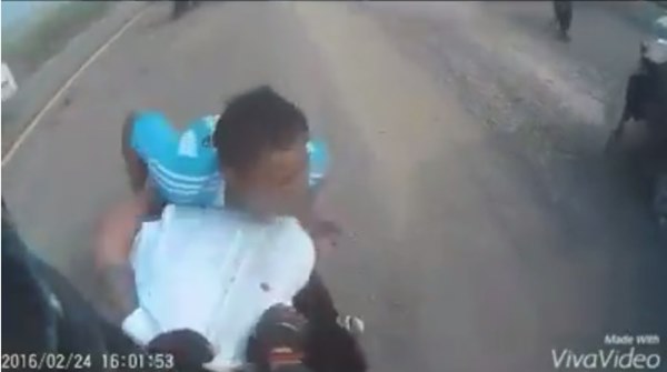 คลิปตำรวจไล่จับคนร้ายหนีด่าน คลิปตำรวจไล่จับคนร้ายหนีด่าน