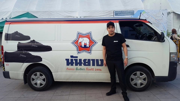 น้ำใจคนไทย ตั้งจุดให้ยืมรองเท้าหุ้มส้น น้ำใจคนไทย ตั้งจุดให้ยืมรองเท้าหุ้มส้น