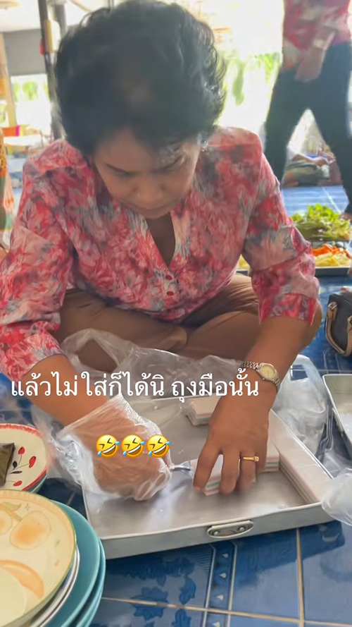 ป้าตักขนม ป้าตักขนม