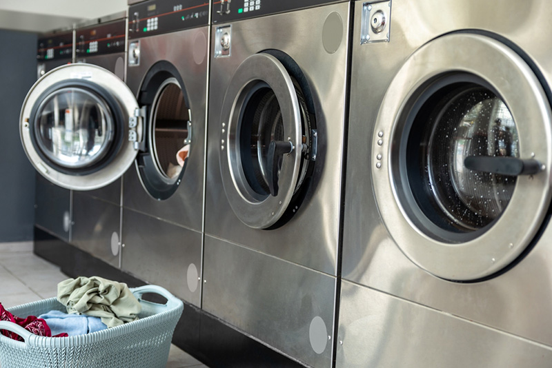 มารยาทใช้เครื่องซักผ้าหยอดเหรียญ คนซักหยิบช้าหรือคนอื่นหยิบให้ สุดท้ายใครผิด มารยาทใช้เครื่องซักผ้าหยอดเหรียญ คนซักหยิบช้าหรือคนอื่นหยิบให้ สุดท้ายใครผิด