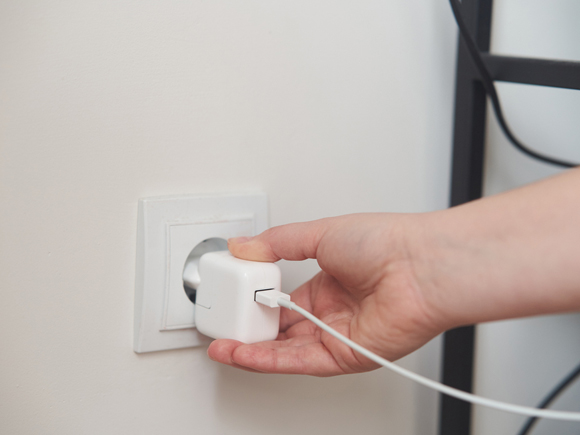 นักท่องเที่ยวชาร์จแบตโทรศัพท์เจอคิดเงินเพิ่ม นักท่องเที่ยวชาร์จแบตโทรศัพท์เจอคิดเงินเพิ่ม