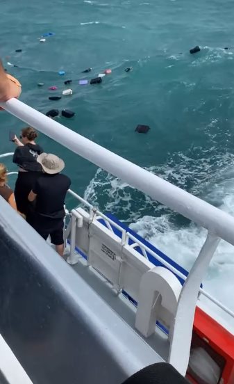 กระเป๋าเดินทางนักท่องเที่ยวตกน้ำทะเลสมุย กระเป๋าเดินทางนักท่องเที่ยวตกน้ำทะเลสมุย