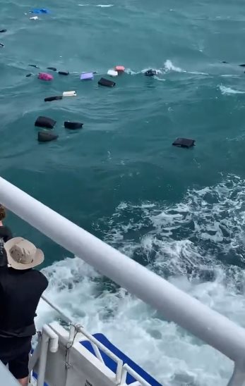 กระเป๋าเดินทางนักท่องเที่ยวตกน้ำทะเลสมุย กระเป๋าเดินทางนักท่องเที่ยวตกน้ำทะเลสมุย