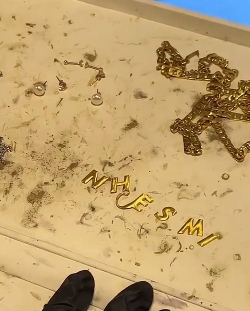 ล่าทองจากแอร์เครื่องเก่า ล่าทองจากแอร์เครื่องเก่า