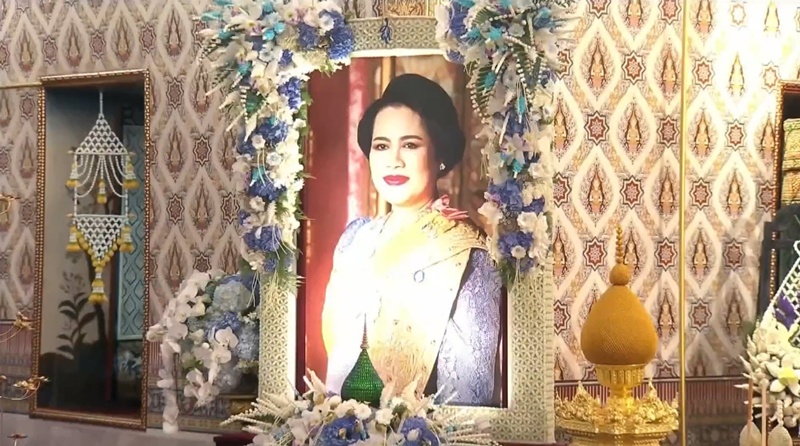 ในหลวง ทรงคมและทรงสวมกอด ทูลกระหม่อมหญิงอุบลรัตนราชกัญญา ในหลวง ทรงคมและทรงสวมกอด ทูลกระหม่อมหญิงอุบลรัตนราชกัญญา