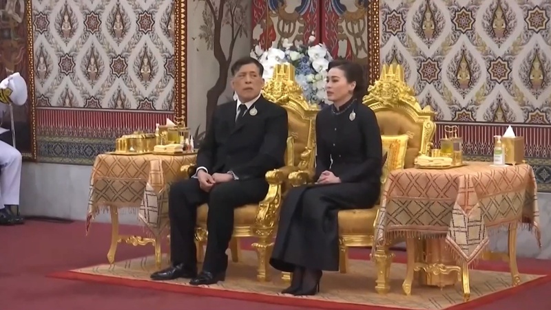 ในหลวง ทรงคมและทรงสวมกอด ทูลกระหม่อมหญิงอุบลรัตนราชกัญญา ในหลวง ทรงคมและทรงสวมกอด ทูลกระหม่อมหญิงอุบลรัตนราชกัญญา