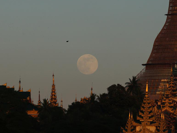 เมียนมาบุกตรวจ KK Park ยึด Starlink 30 ชิ้น พื้นที่ใกล้ชายแดนไทย เมียนมาบุกตรวจ KK Park ยึด Starlink 30 ชิ้น พื้นที่ใกล้ชายแดนไทย