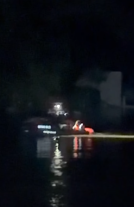 เปิ้ล นาคร ช่วย 2 อาสาฯ เรือติดกลางแม่น้ำเชี่ยว หนึ่งในนั้นระดับพ่อเมืองปากพูน เปิ้ล นาคร ช่วย 2 อาสาฯ เรือติดกลางแม่น้ำเชี่ยว หนึ่งในนั้นระดับพ่อเมืองปากพูน