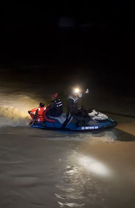 เปิ้ล นาคร ช่วย 2 อาสาฯ เรือติดกลางแม่น้ำเชี่ยว หนึ่งในนั้นระดับพ่อเมืองปากพูน เปิ้ล นาคร ช่วย 2 อาสาฯ เรือติดกลางแม่น้ำเชี่ยว หนึ่งในนั้นระดับพ่อเมืองปากพูน