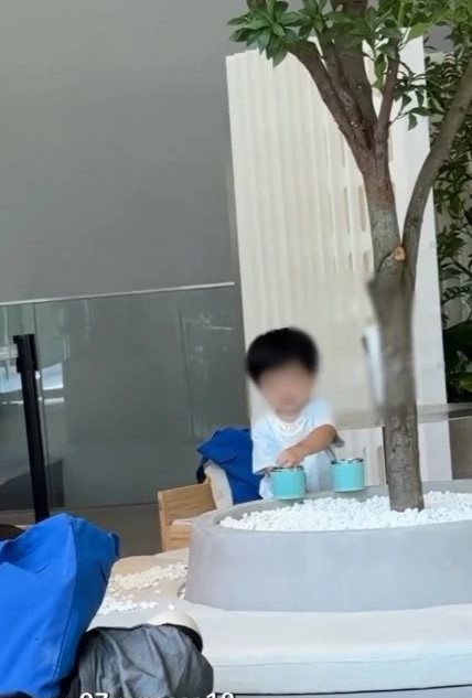 ลูกเล่นหินตกแต่งในร้านคาเฟ่ ลูกเล่นหินตกแต่งในร้านคาเฟ่