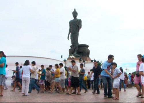 อำพล องคมนตรีนำประชาชน เวียนเทียนพุทธมณฑล อำพล องคมนตรีนำประชาชน เวียนเทียนพุทธมณฑล